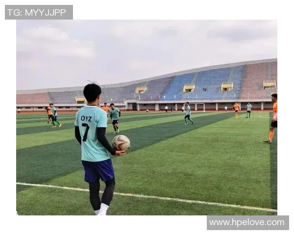 杨伟专访：从绿茵场到人生舞台的足球旅程回顾与反思