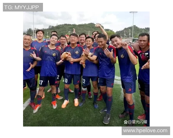 足球明星与裁判幽默互动引发全场欢笑瞬间回顾